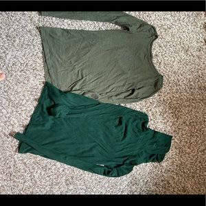 Green tissue turtleneck